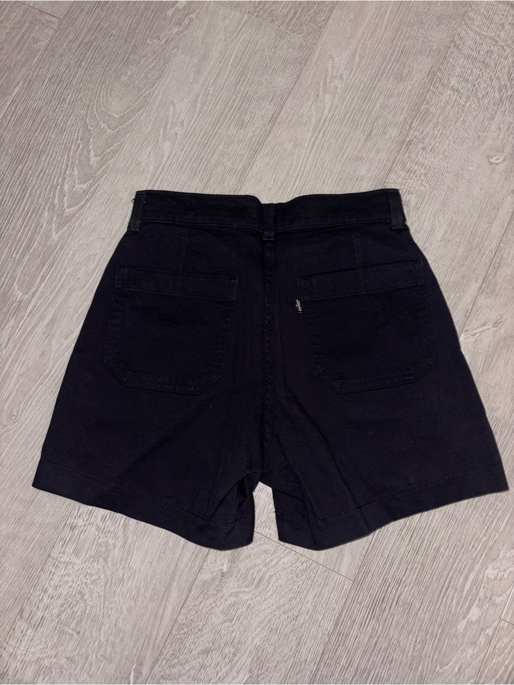 Levi’s Utility Shorts - Picture 2 of 3